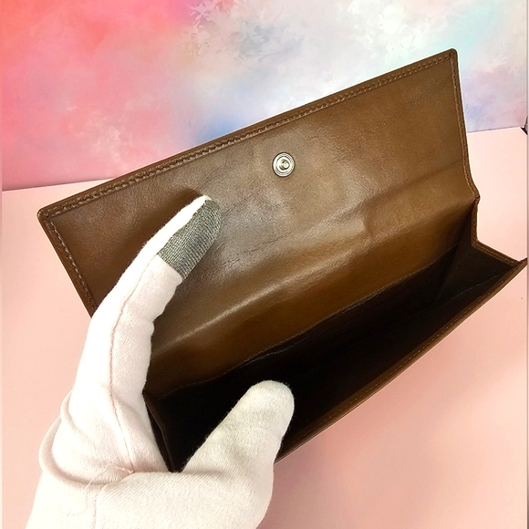 GUCCI EUC Long Wallet Leather Vintage Logo Embossed in Light Brown - Picture 5 of 15